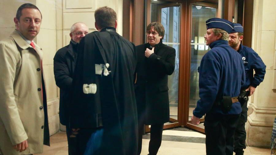 Carles Puigdemont en la visita esta mañana de lunes ante la Justicia belga. FOTO: EFE