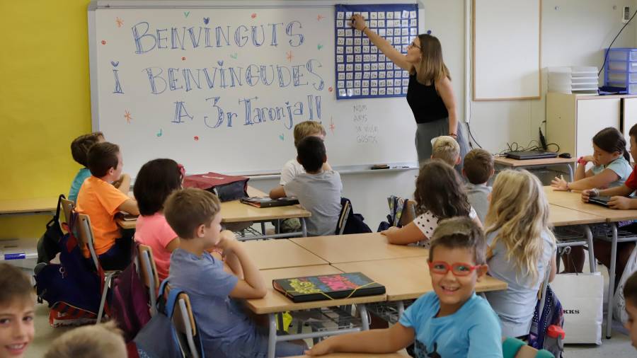 Alumnos de la Escola de l’Arrabassada, en módulos provisionales. Su nueva escuela estará lista en 2020.