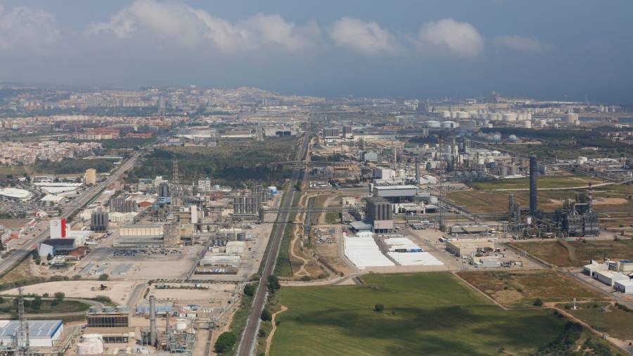 Vista panorámica de la industria química de Tarragona. FOTO: PERE FERRÉ