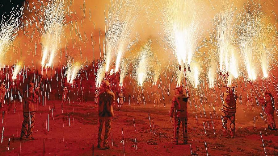 Els elements de foc van posar el punt final, ahir a la nit, als grans actes. FOTO: Fabián Acidres