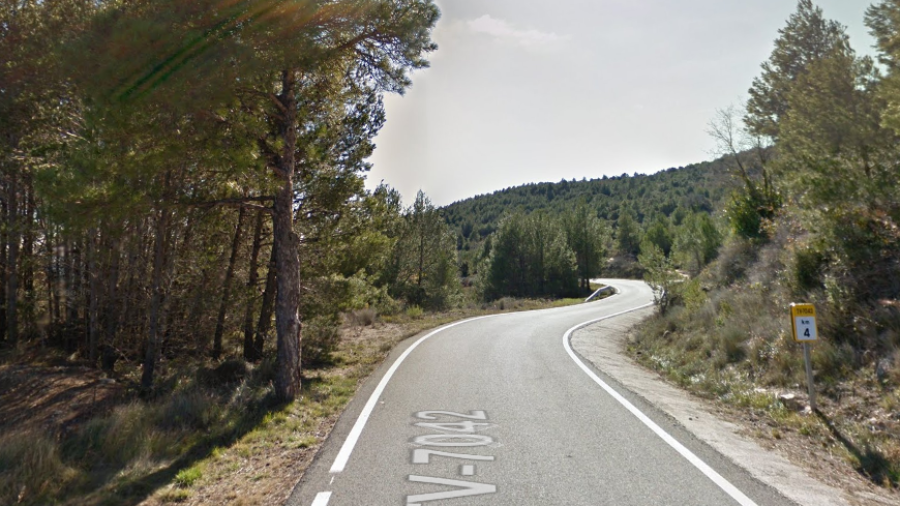 El accidente del turismo ocurrió cerca del kilómetro 4 de esta carretera en Montblanc. FOTO: Google