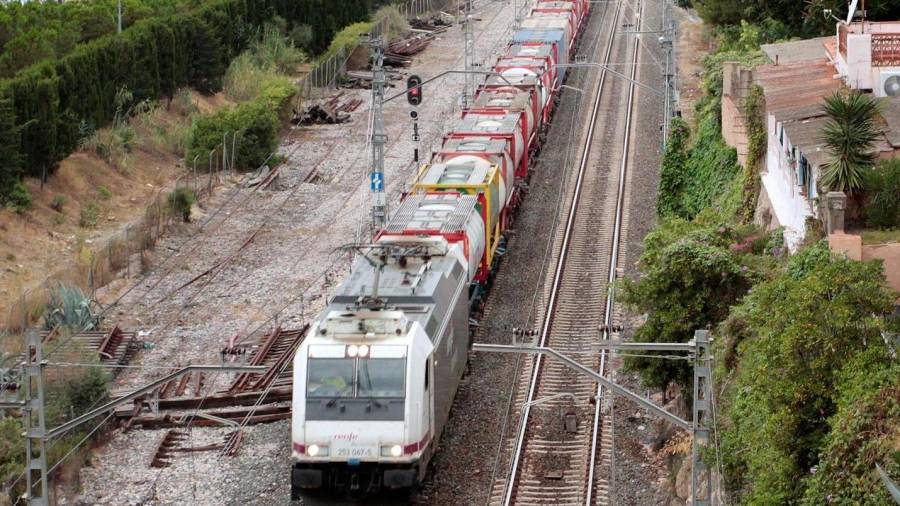 La incidencia se ha producido en un tren de mercancías de la empresa privada Continental Rail. Foto: Pere Ferré