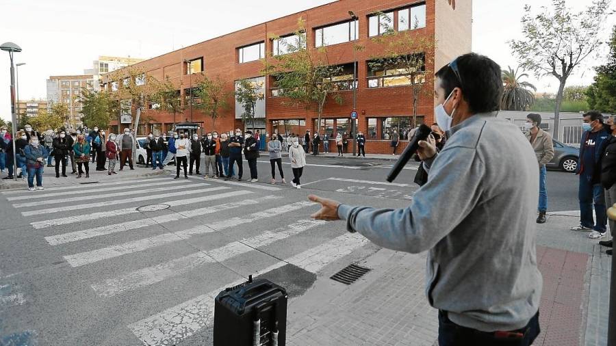 Imagen de archivo de una de las protestas en las puertas del CAP La Granja-Torreforta. FOTO: PERE FERRÉ