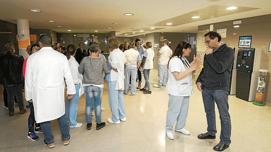 Imatge d’arxiu d’una concentració de treballadors de l’Hospital Comarcal de Móra d’Ebre. FOTO: Joan Revillas
