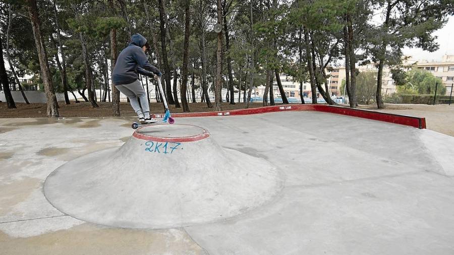 Ampliar l’‘skatepark’ al parc dels Països Catalans del barri de Sant Llàtzer fou una de les propostes escollides l’any passat. FOTO: Joan Revillas