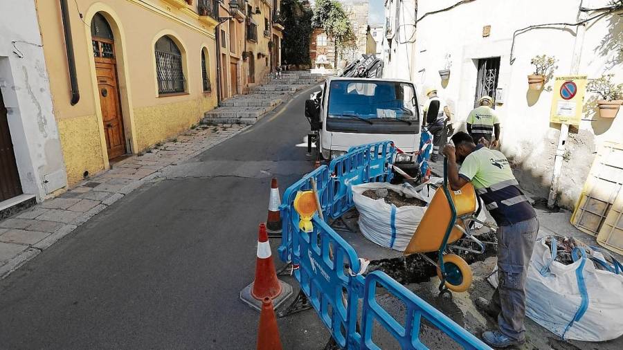 Empiezan los trabajos para poner fin a las goteras de la calle Notari Albinyana de TGN