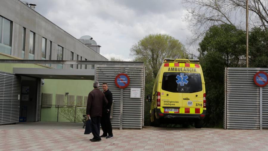 La ambulancia llegó rápidamente ya que la agresión se produjo a unos 50 metros del CAP de Sant Pere i Sant Pau.