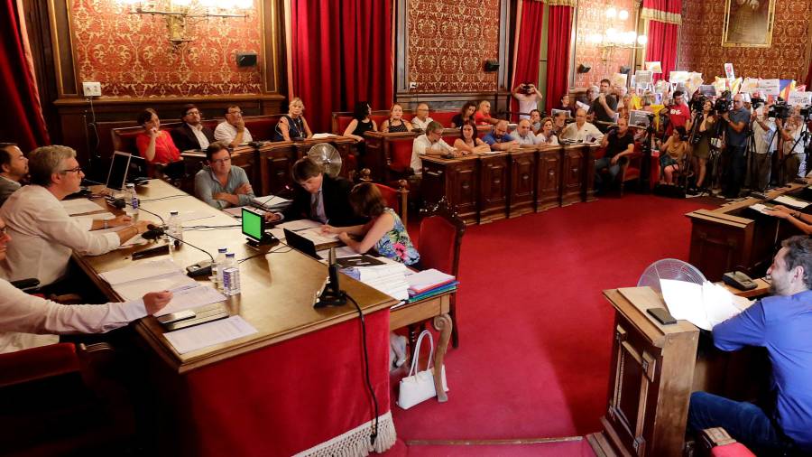 El pleno del Ayuntamiento de Tarragona aprobó en 2012 acogerse al plan de viabilidad. Foto: Lluís Milián