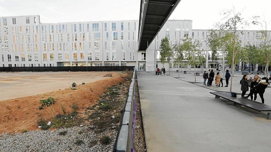 En el Campus Catalunya de la URV se ha ejecutado ya la primera fase del nuevo edificio, y ahora queda en el aire la segunda. FOTO: Pere Ferré