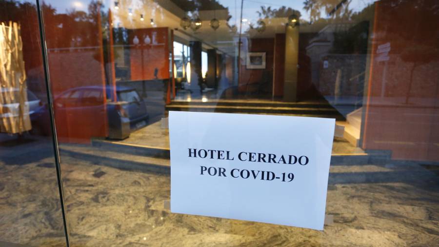 Los establecmientos hoteleros se vieron obligados a cerrar. No han vuelto a abrir. FOTO: PERE FERRÉ/DT