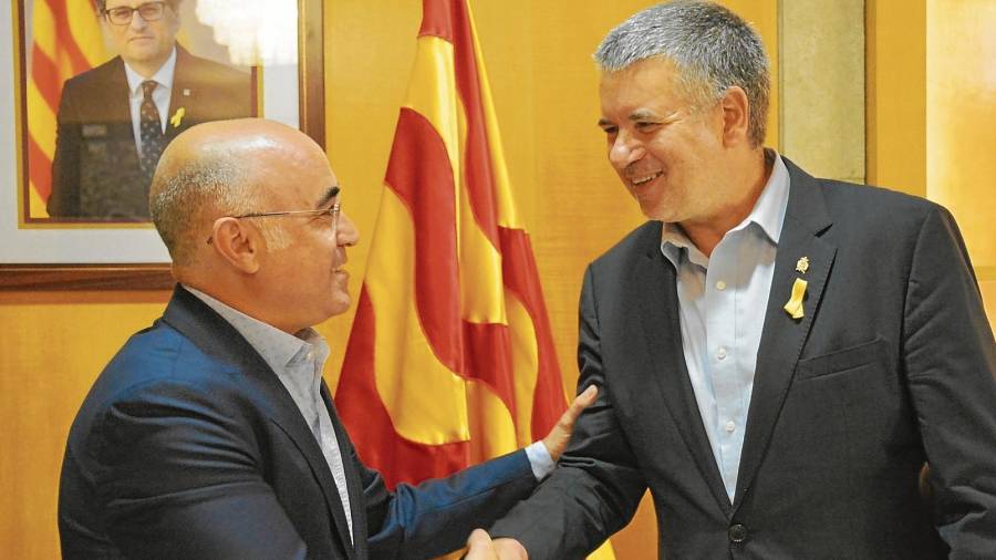 El alcalde Pau Ricomà recibió ayer la visita del delegado del Govern de la Generalitat en el Camp de Tarragona, Òscar Peris. FOTO: Cedida