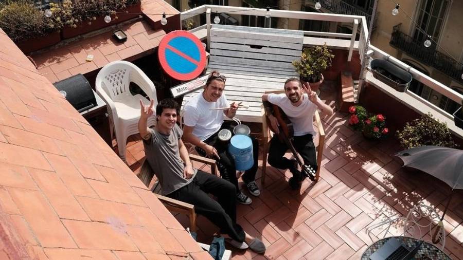 De izquierda a derecha: Stroink, Boltó y Benet, en su terraza de conciertos. FOTO: Marco Vosa