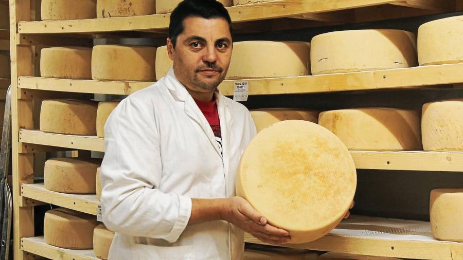 Josep Martí Ninot de formatges Sant Gil d’Albió, és un dels productors que s’ha sumat en aquesta iniciativa. FOTO: Alba Tudó