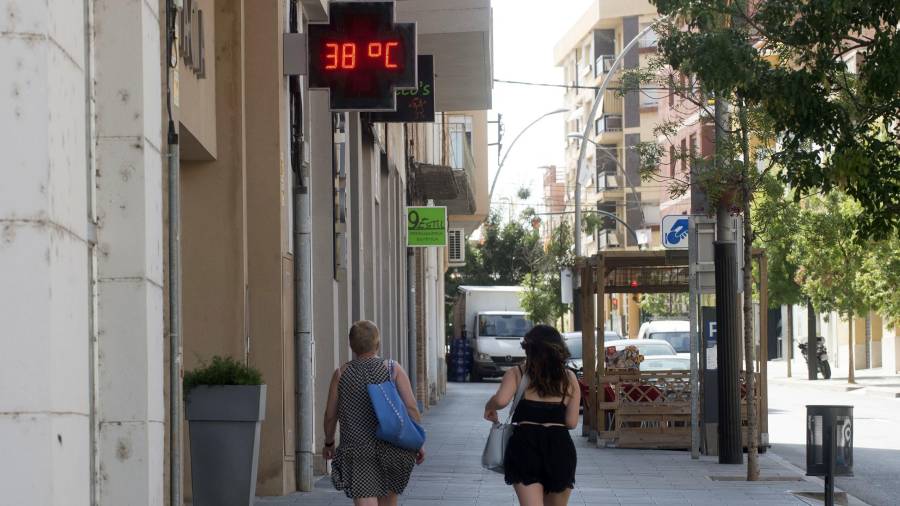 Las máximas alcanzarán los 38 grados en toda la comunidad. Foto: Joan Revillas/DT