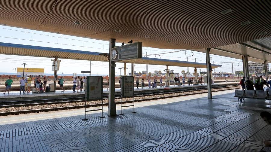 El presunto ladrón se bajó del tren en la estación de Tarragona. Foto: LLuís Milián/DT