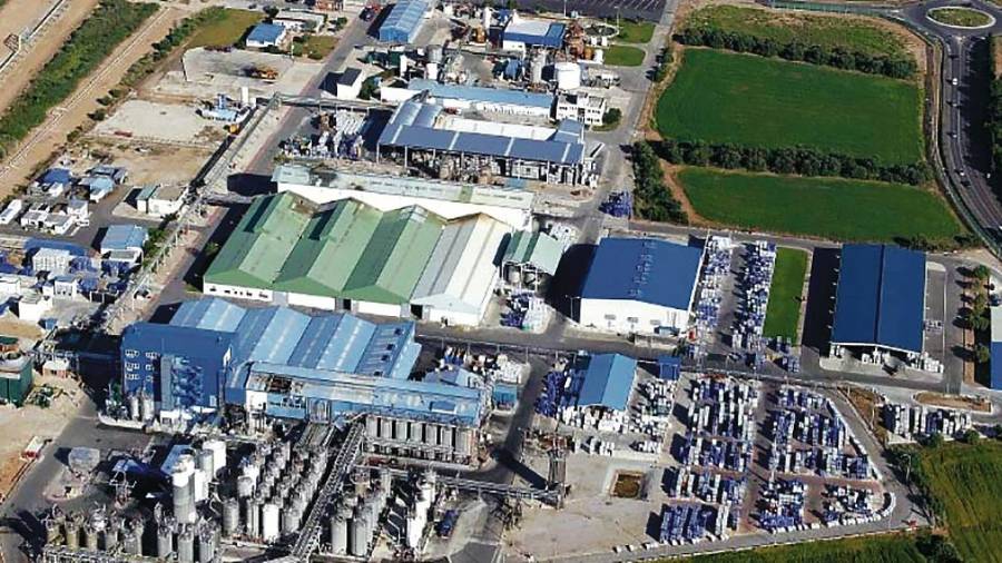 Imagen de la planta de Iqoxe Emulsiones Poliméricas, situada entre Vila-seca y La Canonja. FOTO: HTTP://WWW.IQOXE-EMULSIONES.COM