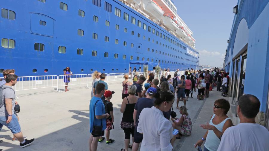 Turistas nada más desembarcar de un crucero