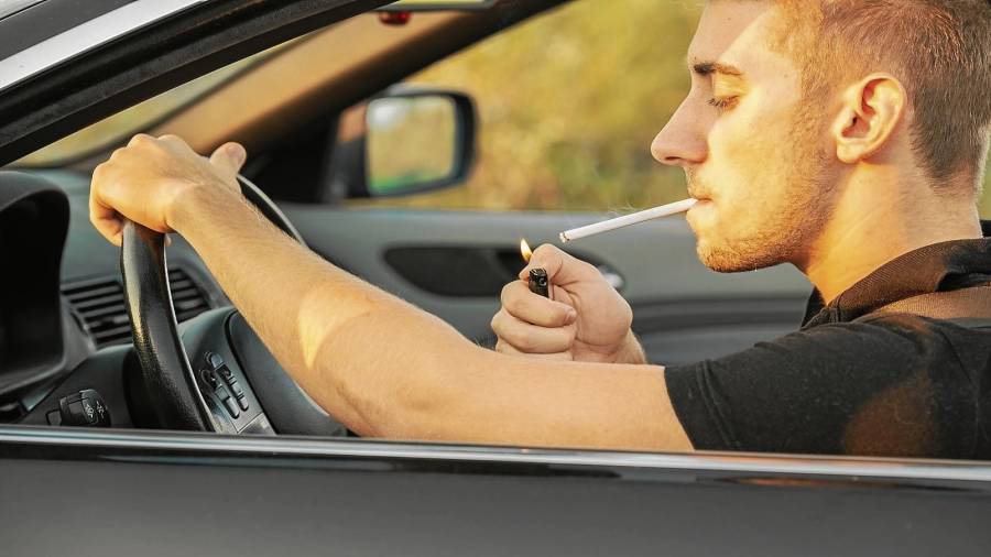 El Govern quiere vetar el tabaco de los coches por motivos de salud, para bajar la siniestralidad y para reducir los incendios. FOTO: Thinkstock
