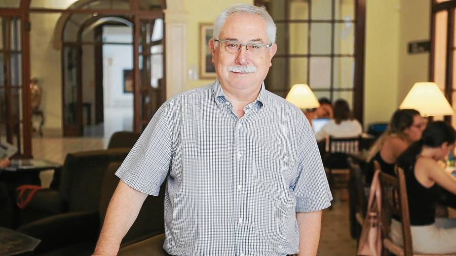 Lluís Miquel Pérez, president del Centre de Lectura, a la sala Ramón Amigó. FOTO: Alba mariné