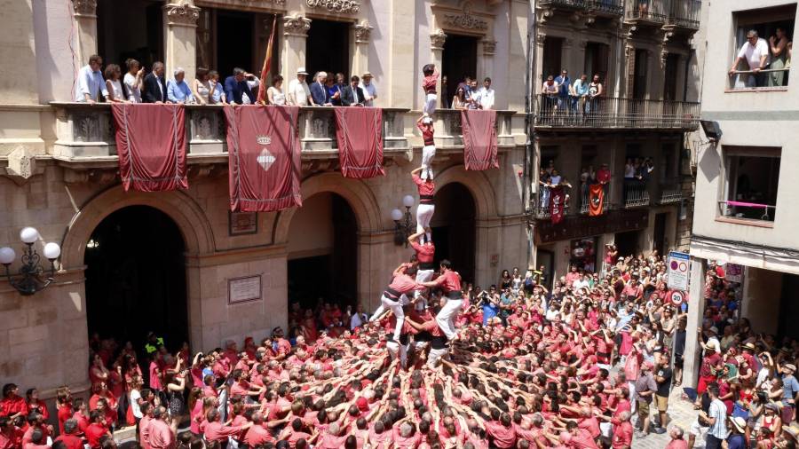 Imatge d'arxiu d'una actuació de la Colla Vella dels Xiquets de Valls en la diada de Sant Joan de Valls