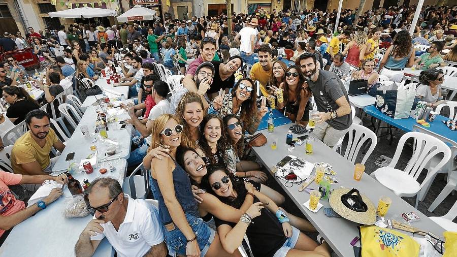 Muchas caras alegres y reencuentros hubo durante esta fiesta tan deseada. FOTO: Pere Ferré