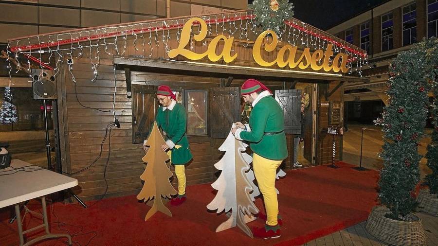 La Caseta del Nadal, instal·lada a la plaça Ramon Berenguer IV. FOTO: Joan Revillas