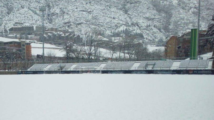 Así estaba este viernes el terreno de juego de Prat de Moles que visitará el Nàstic este domingo. FOTO: FC Andorra