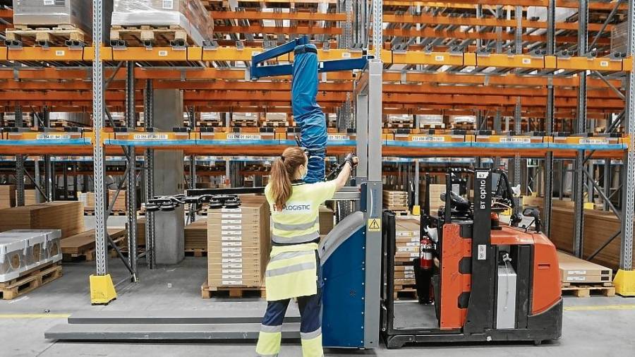 FM Logistic cuenta con 950 empleados trabajando en la plataforma logística de IKEA Valls. Foto:Alba Mariné