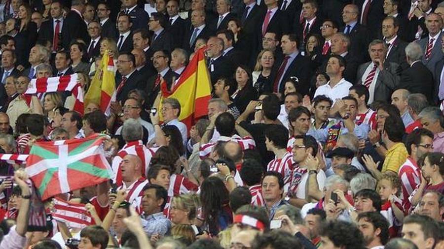 Pitada a l'himne espanyol a la final de la Copa del Rei. FOTO: EFE
