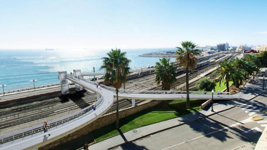 Fotomuntatge de la passarel·la que s'està construint a Tarragona.