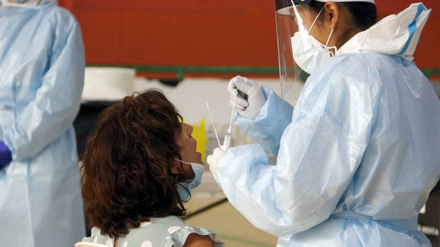 España registra 12.423 nuevos contagios por Covid y 126 muertes más. Foto: EFE