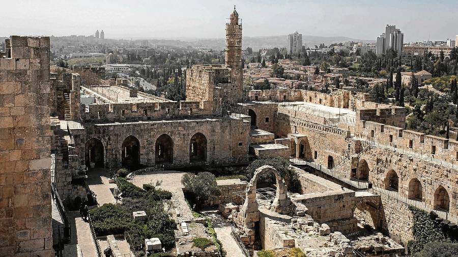 El Museo de la Torre de David, adyacente a la muralla occidental de la vieja ciudadela, alberga los cimientos del palacio del rey Herodes, donde historiadores y teólogos sugieren que podría haber sucedido el juicio de Jesús. FOTO: EFE