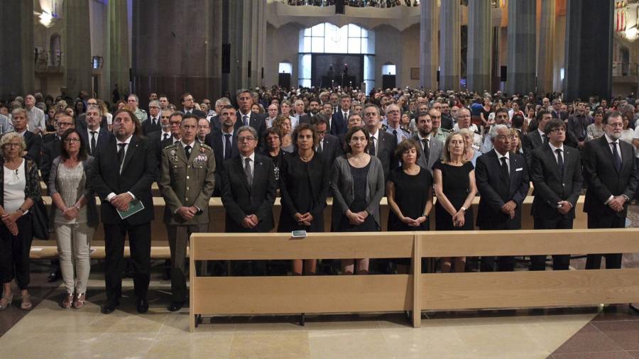 Misa en memoria de las víctimas celebrada en la Sagrada Familia de Barcelona. EFE