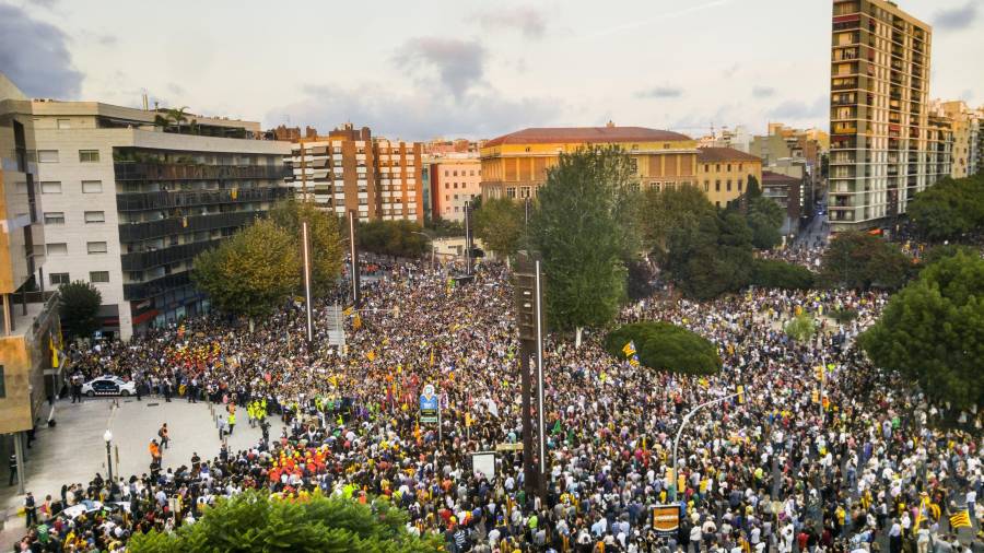 La manifestación, en la Plaça Imperial Tarraco. Foto: David Jiménez