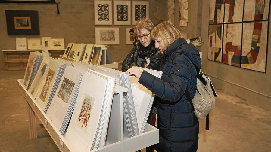 El Mercat Solidari d’Art es troba obert per als visitants totes les tardes fins passat Nadal. FOTO: Joan Revillas