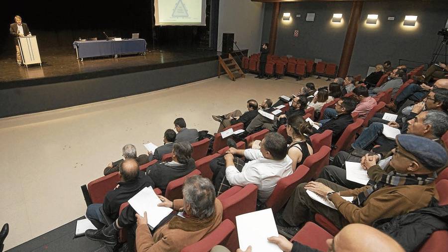 La jornada anual de la Mesa d’Alcaldes de l’Energia de Catalunya es va celebrar ahir al Teatre La Llanterna de Móra d’Ebre. FOTO: joan revillas
