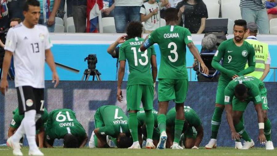 Varios jugadores de Arabía Saudí celebrando un gol. Foto: EFE