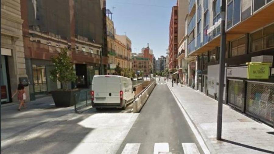 Los hechos tuvieron lugar en la calle colón de Tarragona. Foto: Google Maps