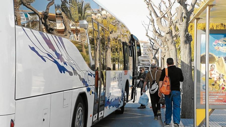 Muchos usuarios de La Pineda que quieren desplazarse hasta Vila-seca muchas veces hacen escala en Tarragona. FOTO: Alba Mariné