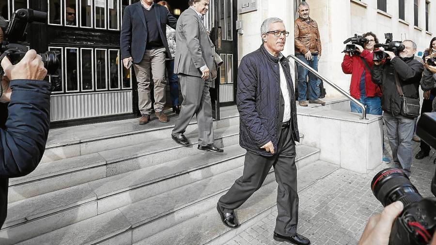 El alcalde en funciones, Josep Fèlix Ballesteros (PSC), cuando fue a declarar en febrero de 2017 ante el juez instructor. FOTO: Pere Ferré/DT