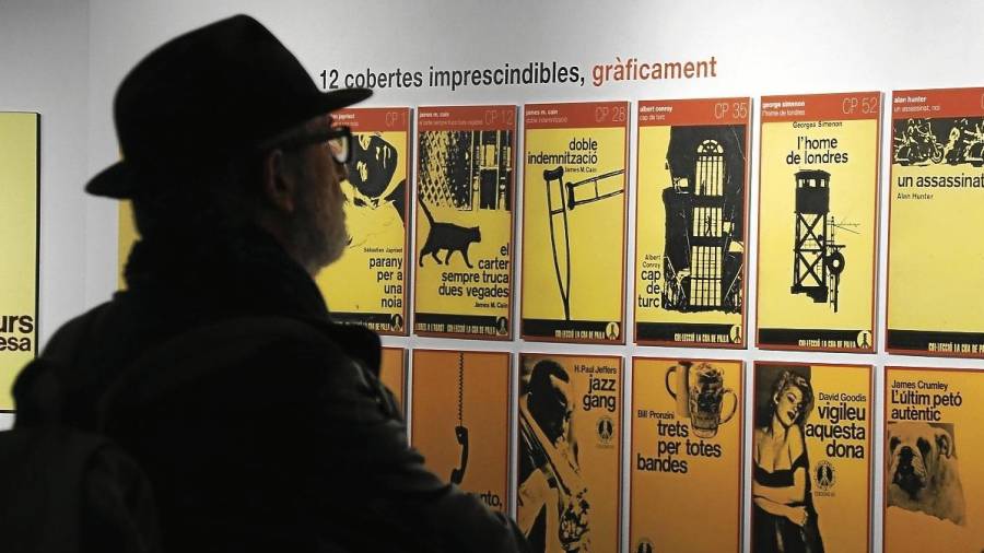 ‘Quan el groc era negre. Els trets de La Cua de Palla’ és a la Biblioteca Jaume Fuster de Barcelona. FOTO: ACN