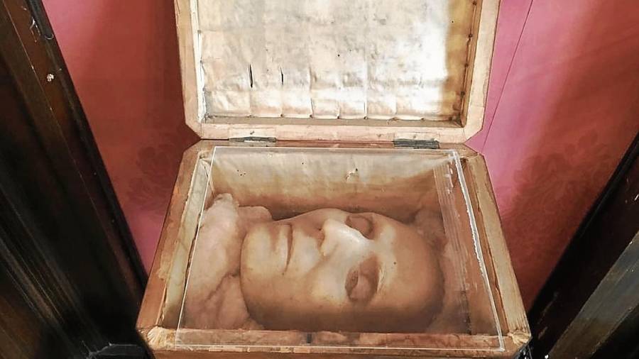Màscara mortuòria de l’escriptor Giovanni Verga, mort el 1922. FOTO: EDUARD BOADA I ARAGONÈS