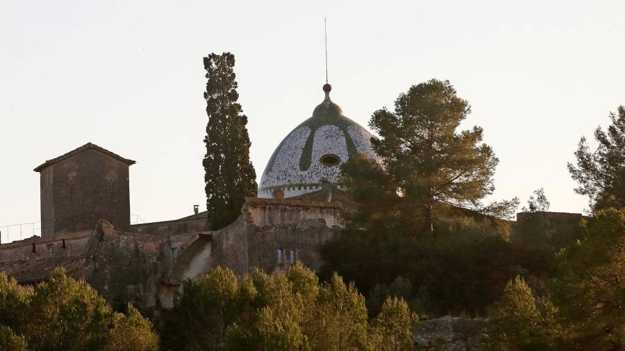 La cúpula de Mas d’en Sorder, una casa señorial abandonada cerca de la carretera de El Catllar. FOTO: DT