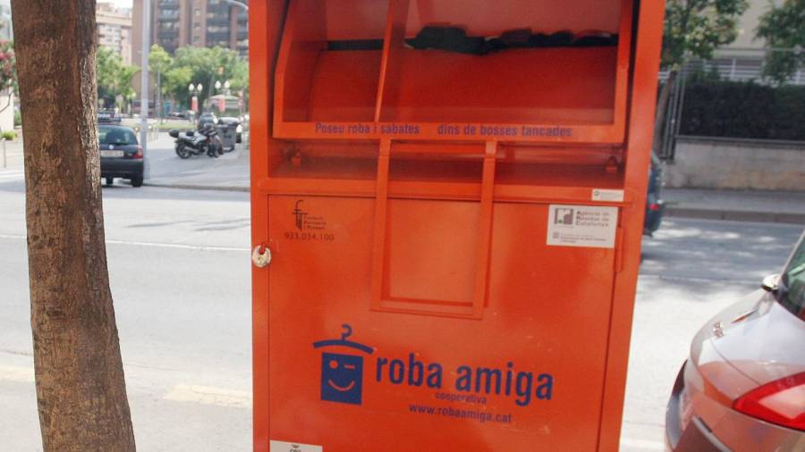Un dels contenidors de Roba Amiga a Tarragona