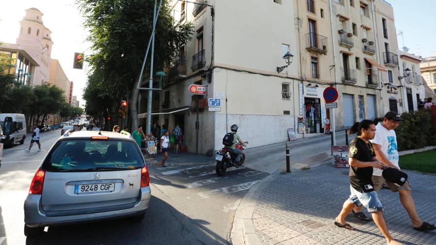 Ahora el acceso desde la Rambla Vella al párking de la Plaça de la Font es por Sant Oleguer. Foto: Pere Ferré/DT