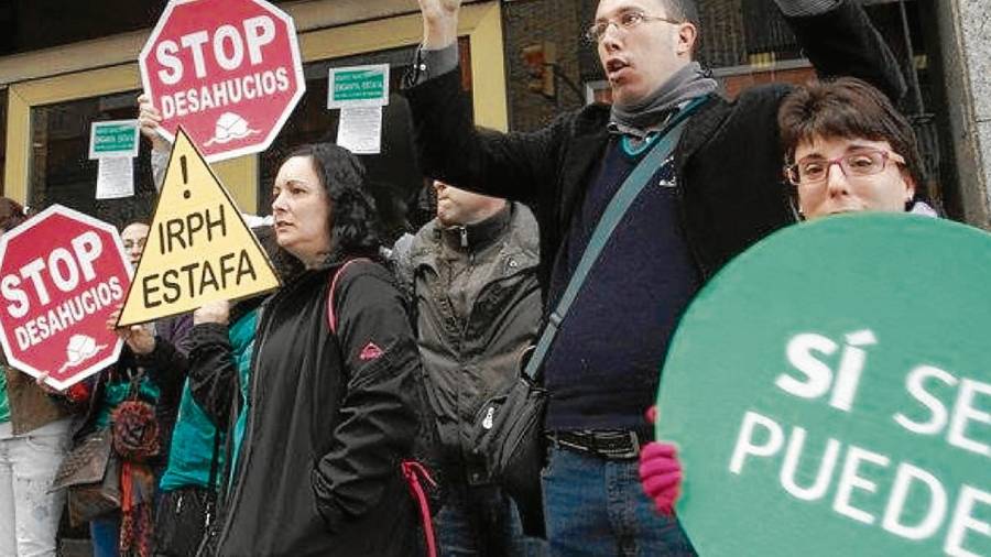 Una protesta de la PAH y de los afectados por el controvertido Índice de Referencia de Préstamos Hipotecarios (IRPH) en Tarragona. Foto: DT