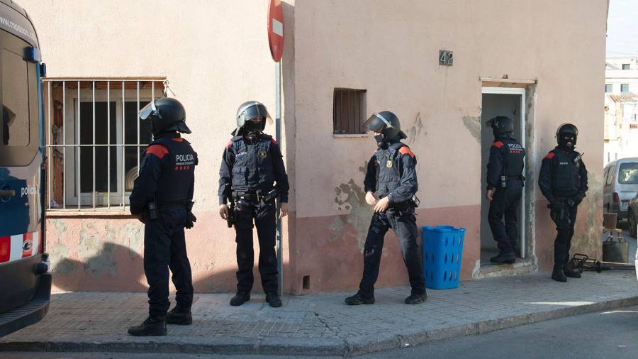 Operació policial. Foto: Joan Revillas