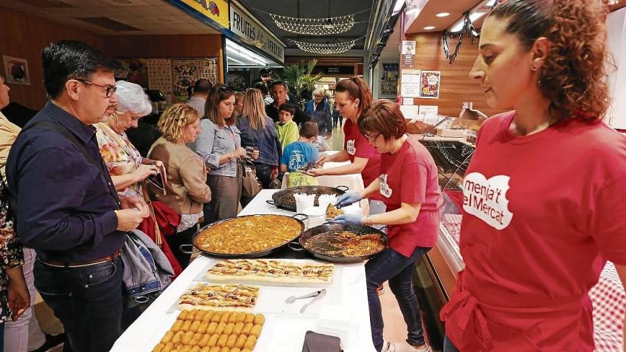 Èxit d'assistents al Menja't el Mercat. Foto: Pere Ferré