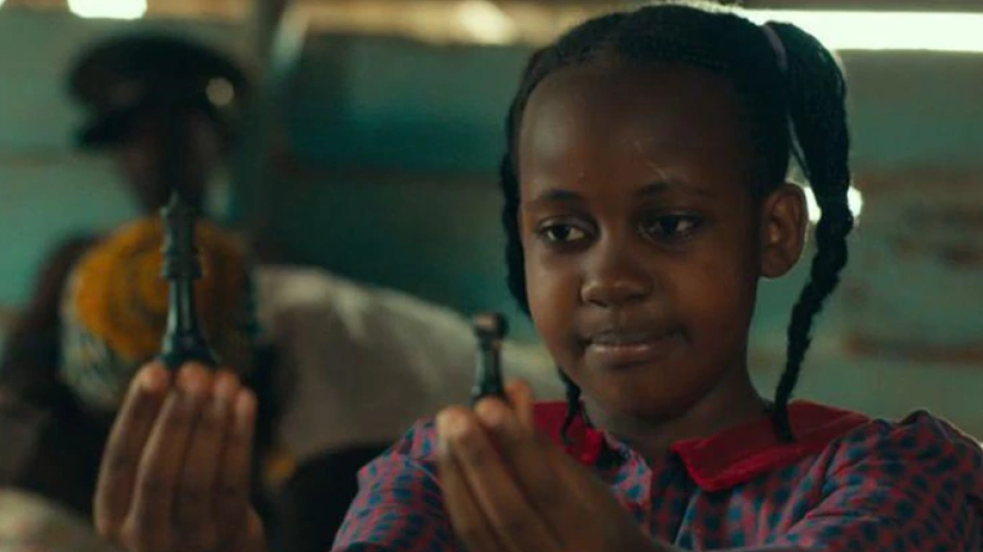 Imagen de la joven en la película de Disney La reina de Katwe (Queen of Katwe, 2016). Cedida