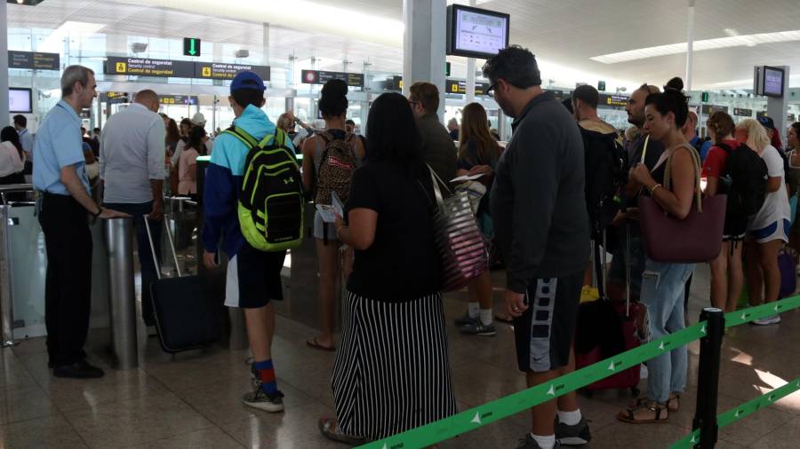 Control de seguridad en el aeropuerto de El Prat a mediados de este mes de agosto.